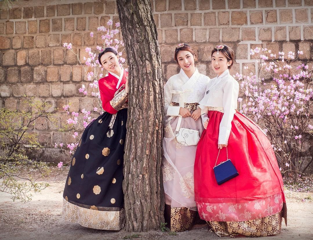 到韩国玩必穿韩服!一起到景福宫穿韩服拍照留念,当一日欧腻 内容图4 女神网-大潮社TV实时追踪属于女人新资讯的综合网站! 17934414_1502334983123546_6294325944391827456_n.jpg