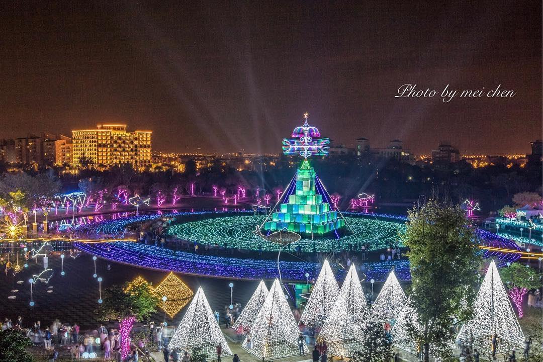 除了新北耶诞城还能去哪里?特搜 2018 内地台湾 7 处热门圣诞景点:宜兰梦幻耶诞村、柳川水中圣诞树… 内容图7 女神网-大潮社TV实时追踪属于女人新资讯的综合网站! 除了新北耶诞城还能去哪里?特搜 2018 内地台湾 7 处热门圣诞景点:宜兰梦幻耶诞村、柳川水中圣诞树… 乐活旅行 图7张