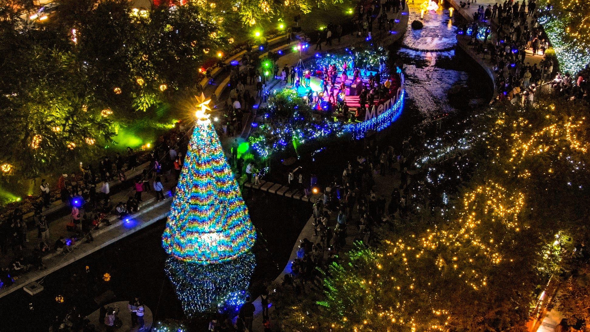 除了新北耶诞城还能去哪里?特搜 2018 内地台湾 7 处热门圣诞景点:宜兰梦幻耶诞村、柳川水中圣诞树… 内容图8 女神网-大潮社TV实时追踪属于女人新资讯的综合网站! 除了新北耶诞城还能去哪里?特搜 2018 内地台湾 7 处热门圣诞景点:宜兰梦幻耶诞村、柳川水中圣诞树… 乐活旅行 图8张