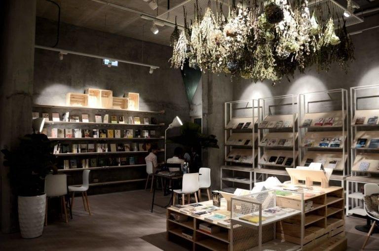 只想掉入书堆里!探索北部 10 间独立书店,在巷弄中找寻文青气息 内容图2 女神网-大潮社TV实时追踪属于女人新资讯的综合网站! 只想掉入书堆里!探索北部 10 间独立书店,在巷弄中找寻文青气息 乐活旅行 图2张