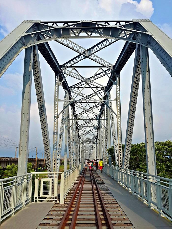高雄一日游这样玩!跟随潮流,走透好玩好拍的 14 个隐藏人气秘境 内容图3 女神网-大潮社TV实时追踪属于女人新资讯的综合网站! 高雄一日游这样玩!跟随潮流,走透好玩好拍的 14 个隐藏人气秘境 乐活旅行 图3张