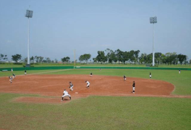 想到宜兰拍婚纱吗?精选 10 个超美秘境,梦幻、童话、文青风任君挑选 内容图5 女神网-大潮社TV实时追踪属于女人新资讯的综合网站! 罗东运动公园棒球场-e1558973120281.jpg