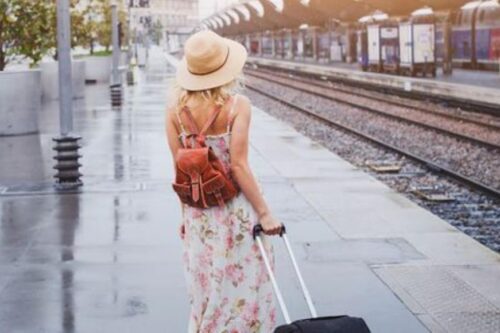 坐地铁不要靠门边！防盗密技大公开：别让扒手坏了旅游兴致