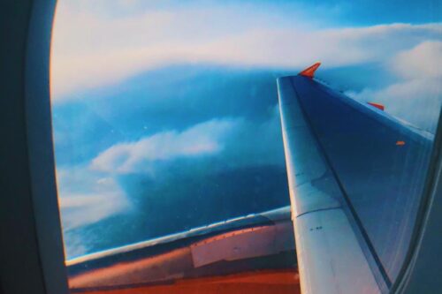 喜欢坐靠窗还是走道？6 个搭机时挑座位的秘诀，为假期增加舒适度