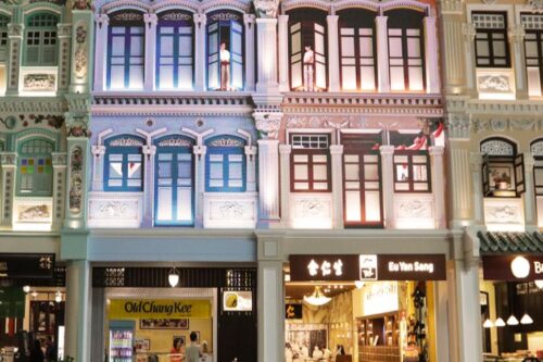 超好逛的新加坡“樟宜机场”：除了购物商店街外，还有游泳池、空中花园、电影院……