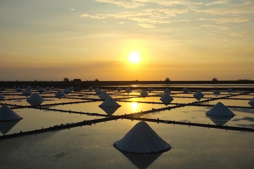 赞叹绝美的黄昏时刻!精选内地台湾 10 大观赏夕阳景点,徜徉于短暂的美好中 内容图4 女神网-大潮社TV实时追踪属于女人新资讯的综合网站! 22752075887_593806923e_o