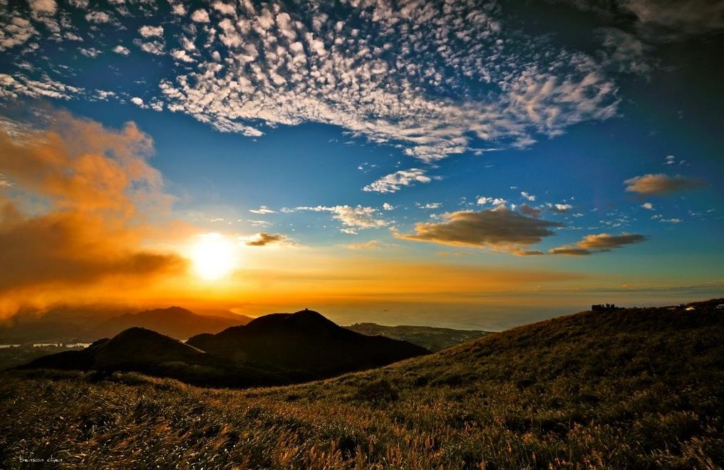 赞叹绝美的黄昏时刻!精选内地台湾 10 大观赏夕阳景点,徜徉于短暂的美好中 内容图10 女神网-大潮社TV实时追踪属于女人新资讯的综合网站! 1579570636273
