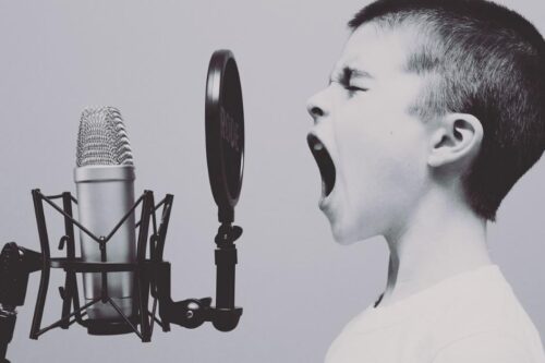 你的悲伤愤怒孩子感受的到，铁人心理师：“逆境中的身教影响力更大”