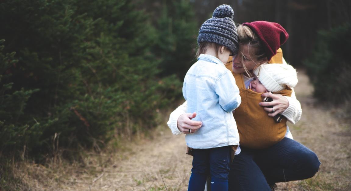 狠心不理孩子就会听?专家:拥抱可以帮助稳定情绪 内容图1 女神网-大潮社TV实时追踪属于女人新资讯的综合网站! 狠心不理孩子就会听?专家:拥抱可以帮助稳定情绪 亲子教育 图1张
