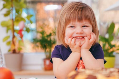 孩子总是太害羞内向，社会化不足该怎么办？