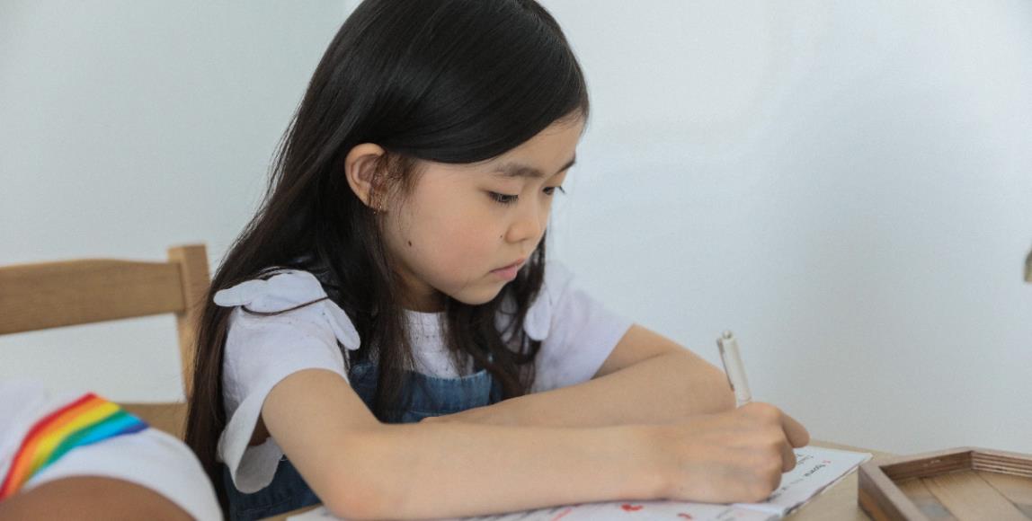 远距教学增加孩子近视度数!眼科医师分享 3 招护眼运动,适时休息、全家一起热敷舒压 内容图1 女神网-大潮社TV实时追踪属于女人新资讯的综合网站! 远距教学增加孩子近视度数!眼科医师分享 3 招护眼运动,适时休息、全家一起热敷舒压 亲子教育 图1张