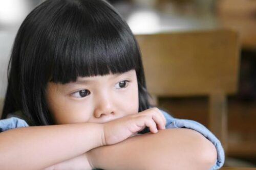儿童抑郁症的主因是家长造成？父母要做的，是运用沟通和教育让孩子有能力适应现实环境