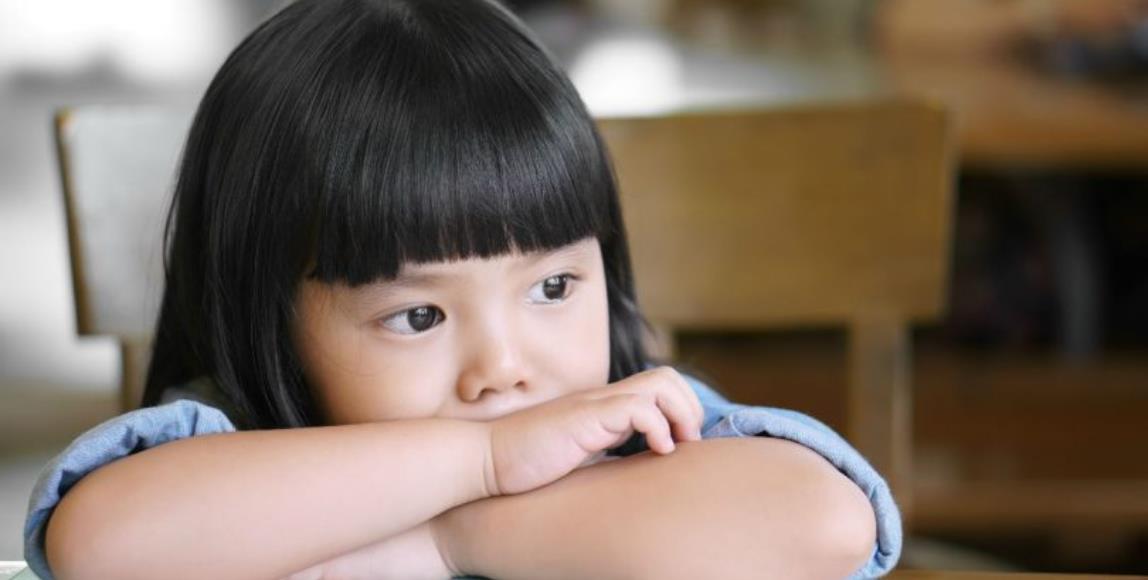 儿童抑郁症的主因是家长造成?父母要做的,是运用沟通和教育让孩子有能力适应现实环境 内容图1 女神网-大潮社TV实时追踪属于女人新资讯的综合网站! 儿童抑郁症的主因是家长造成?父母要做的,是运用沟通和教育让孩子有能力适应现实环境 亲子教育 图1张