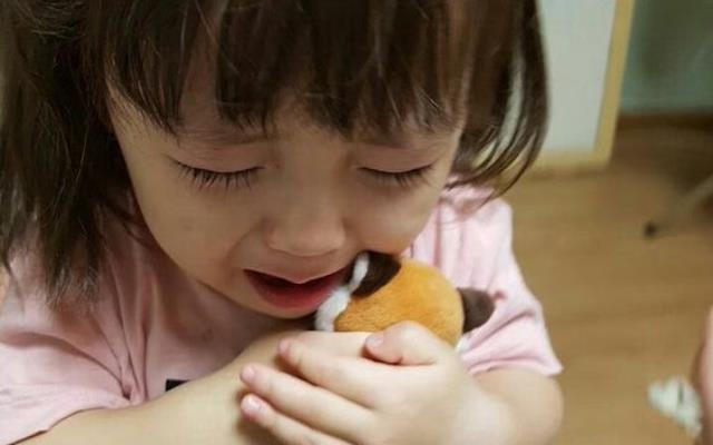 儿童抑郁症的主因是家长造成?父母要做的,是运用沟通和教育让孩子有能力适应现实环境 内容图2 女神网-大潮社TV实时追踪属于女人新资讯的综合网站! 儿童抑郁症的主因是家长造成?父母要做的,是运用沟通和教育让孩子有能力适应现实环境 亲子教育 图2张