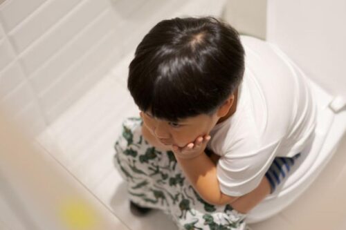 小孩大腹“便便”怎么解？小儿科医生：“正常排便不等于没有便秘！”