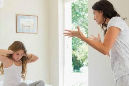 孩子动手打人、愤怒闹脾气！改善攻击性行为、有效育儿的 5 个关键策略