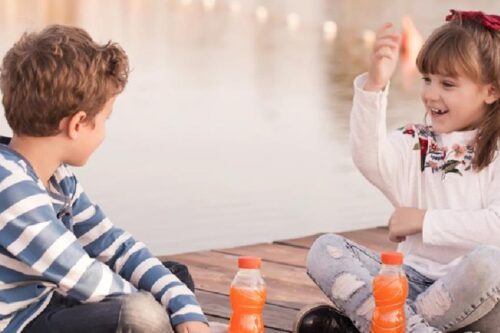 孩子“偷”谈恋爱的年纪，父母该怎么办：从孩子的角度开启沟通，引导理解才是重点