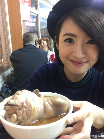 同住 6 年关系紧密!女神林依晨与公婆相处的 6 个观点:不卑躬屈膝、给彼此适当自由才会长久 内容图4 女神网-大潮社TV实时追踪属于女人新资讯的综合网站! 同住 6 年关系紧密!女神林依晨与公婆相处的 6 个观点:不卑躬屈膝、给彼此适当自由才会长久 影视娱乐 图4张