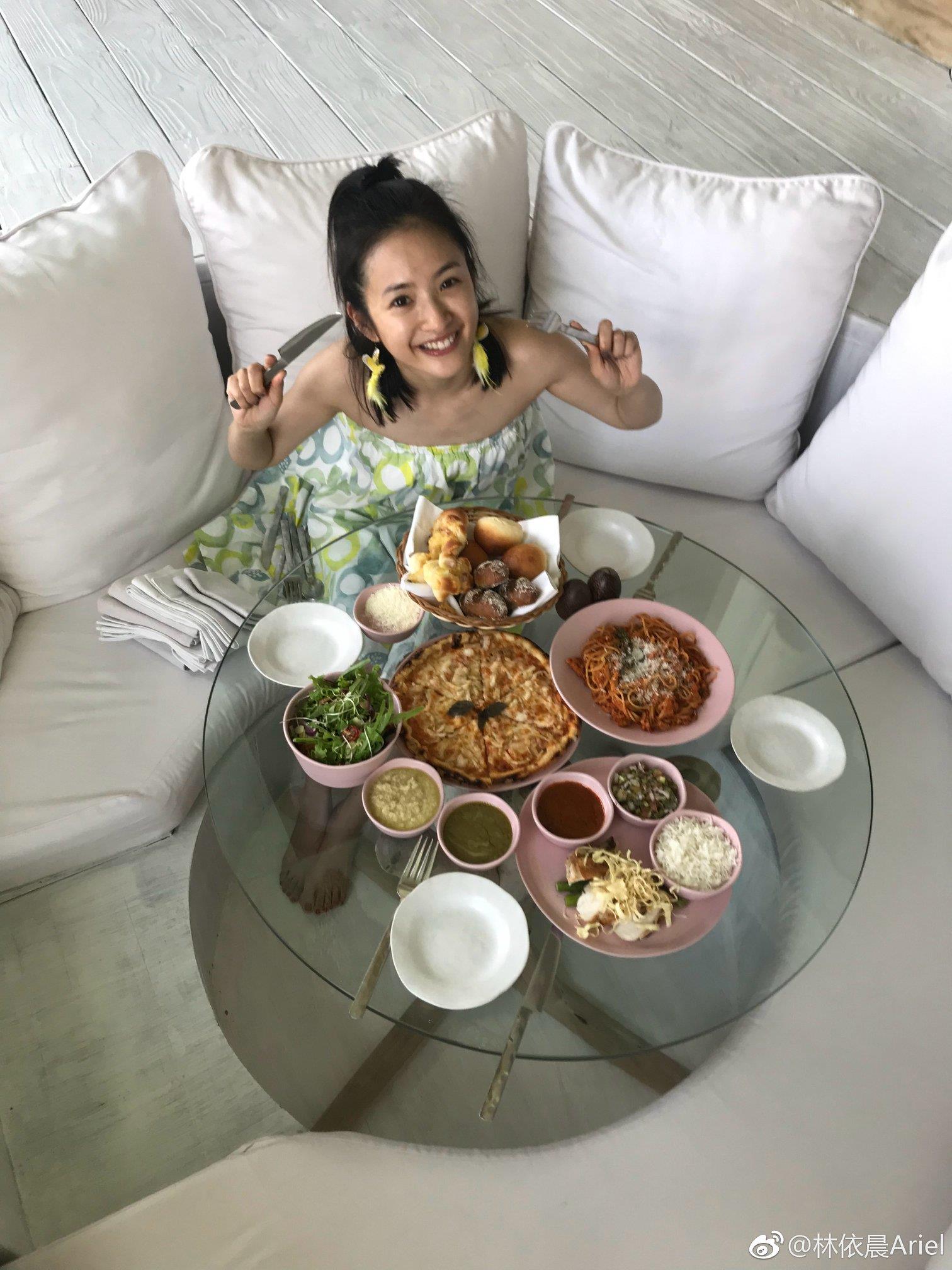 同住 6 年关系紧密!女神林依晨与公婆相处的 6 个观点:不卑躬屈膝、给彼此适当自由才会长久 内容图5 女神网-大潮社TV实时追踪属于女人新资讯的综合网站! 同住 6 年关系紧密!女神林依晨与公婆相处的 6 个观点:不卑躬屈膝、给彼此适当自由才会长久 影视娱乐 图5张