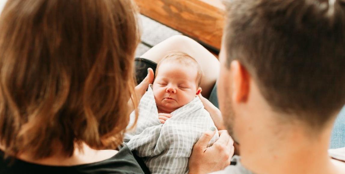 如何陪伴情绪低落的产后妈咪:准爸爸留心 4 件事,耐心倾听需要,共同走过低潮 内容图1 女神网-大潮社TV实时追踪属于女人新资讯的综合网站! 如何陪伴情绪低落的产后妈咪:准爸爸留心 4 件事,耐心倾听需要,共同走过低潮 婚姻经营 图1张