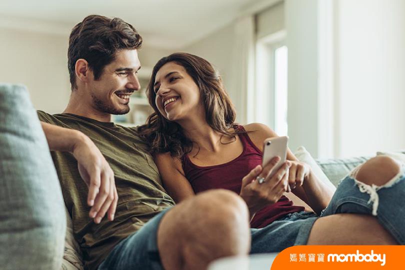 如何陪伴情绪低落的产后妈咪:准爸爸留心 4 件事,耐心倾听需要,共同走过低潮 内容图4 女神网-大潮社TV实时追踪属于女人新资讯的综合网站! 如何陪伴情绪低落的产后妈咪:准爸爸留心 4 件事,耐心倾听需要,共同走过低潮 婚姻经营 图4张