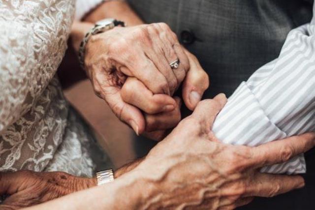 最感人的爱藏在微小的日常时刻!品味阿公阿嬷的 12 个忠告,让婚姻得以绵延、细水长流 内容图9 女神网-大潮社TV实时追踪属于女人新资讯的综合网站! 最感人的爱藏在微小的日常时刻!品味阿公阿嬷的 12 个忠告,让婚姻得以绵延、细水长流 婚姻经营 图9张