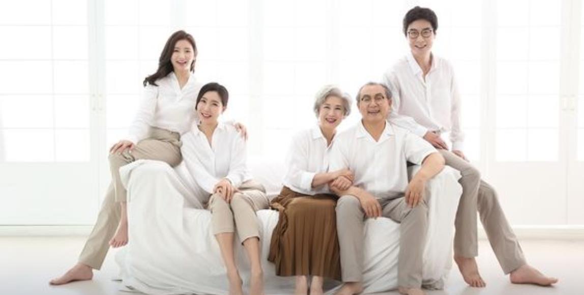 天下无不是的长辈:“就算有,无视就好。”别让世代间的思想差异压垮彼此! 内容图1 女神网-大潮社TV实时追踪属于女人新资讯的综合网站! 天下无不是的长辈:“就算有,无视就好。”别让世代间的思想差异压垮彼此! 家庭学堂 图1张