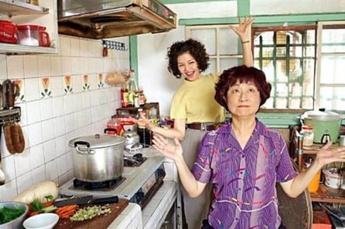 趁阖家欢乐的年节，多陪伴长辈！一起做 4 件温馨有趣的事情：在一来一往的互动中增加温馨的回忆