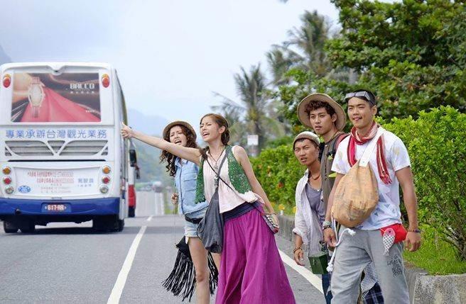 围炉时候好尴尬?打破面面相觑的诡异气氛,和长辈聊“这 4 大”话题安心又不踩雷 内容图5 女神网-大潮社TV实时追踪属于女人新资讯的综合网站! 围炉时候好尴尬?打破面面相觑的诡异气氛,和长辈聊“这 4 大”话题安心又不踩雷 家庭学堂 图5张