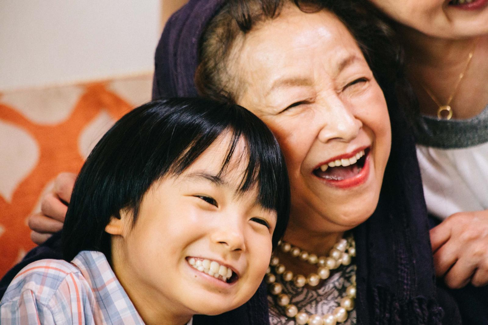 有一种爱比“空气”更自然。一窥祖父母的知足来源:付出就是对子孙最将心比心的“照顾” 内容图3 女神网-大潮社TV实时追踪属于女人新资讯的综合网站! 有一种爱比“空气”更自然。一窥祖父母的知足来源:付出就是对子孙最将心比心的“照顾” 家庭学堂 图3张