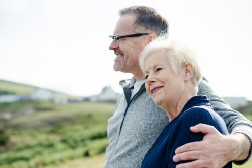 长辈不爱出门原来有隐情？心理师建议试试这 3 招，让长者“有面子”地愿意走出来