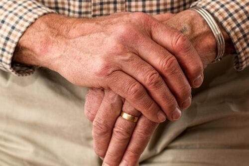 儿女转念接纳父母变老，让双方都能优雅过日子