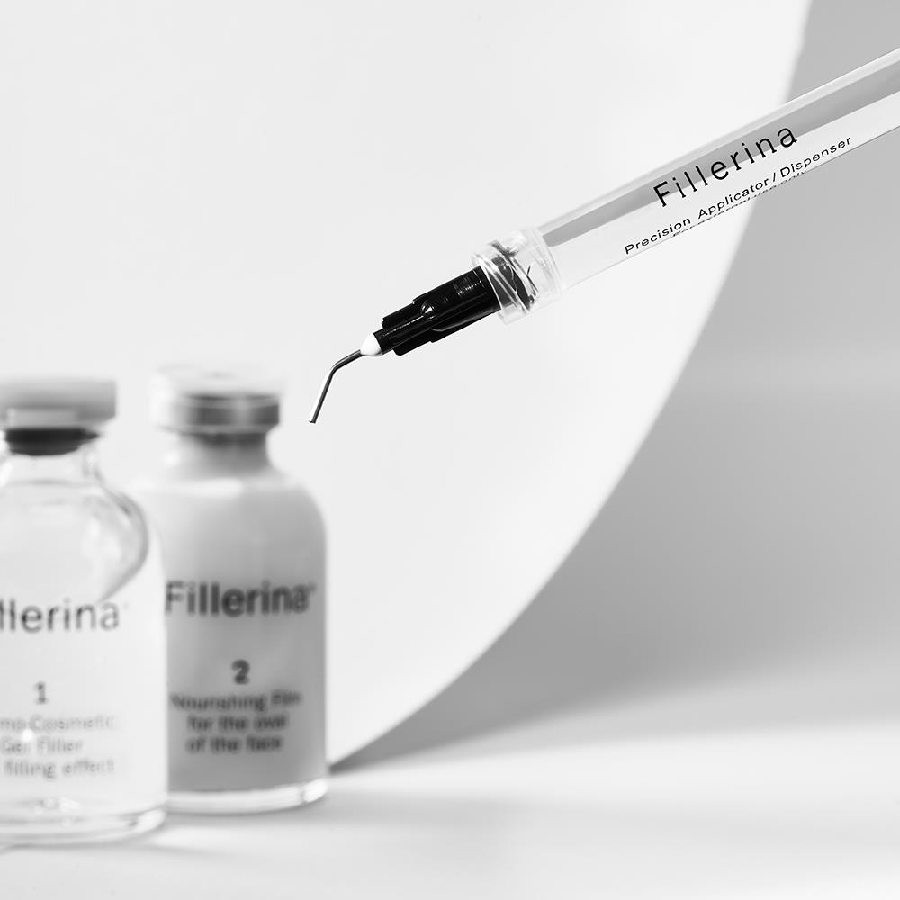 保养总是不起色?推荐 5 大中国台湾外保湿圣品,让你降低肌龄、修复干燥肌的弹润光泽 内容图3 女神网-大潮社TV实时追踪属于女人新资讯的综合网站! FillerinaBottleApplicator_DIC190050-2-W1000