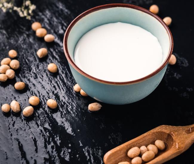 喝豆浆能舒缓经痛、豆浆渣可用来敷脸?5 招大 S、杨幂都爱用的“豆浆”妙用,让你轻松养出好肤质 内容图2 女神网-大潮社TV实时追踪属于女人新资讯的综合网站! FotoJet - 2019-10-07T142948.693