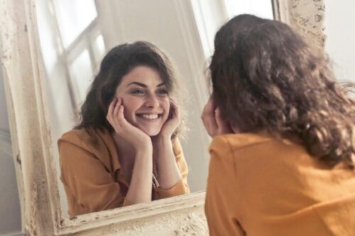 有细纹就显老！善用简易按摩，找回少女般的“平滑肌”