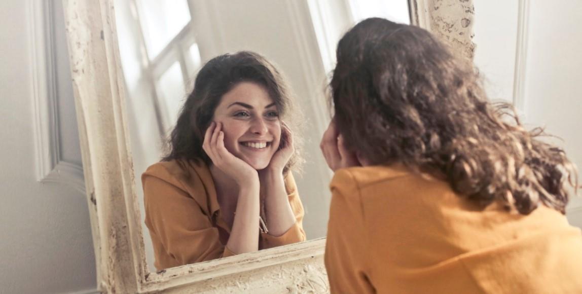 有细纹就显老!善用简易按摩,找回少女般的“平滑肌” 内容图1 女神网-大潮社TV实时追踪属于女人新资讯的综合网站! 有细纹就显老!善用简易按摩,找回少女般的“平滑肌” 彩妆保养 图1张