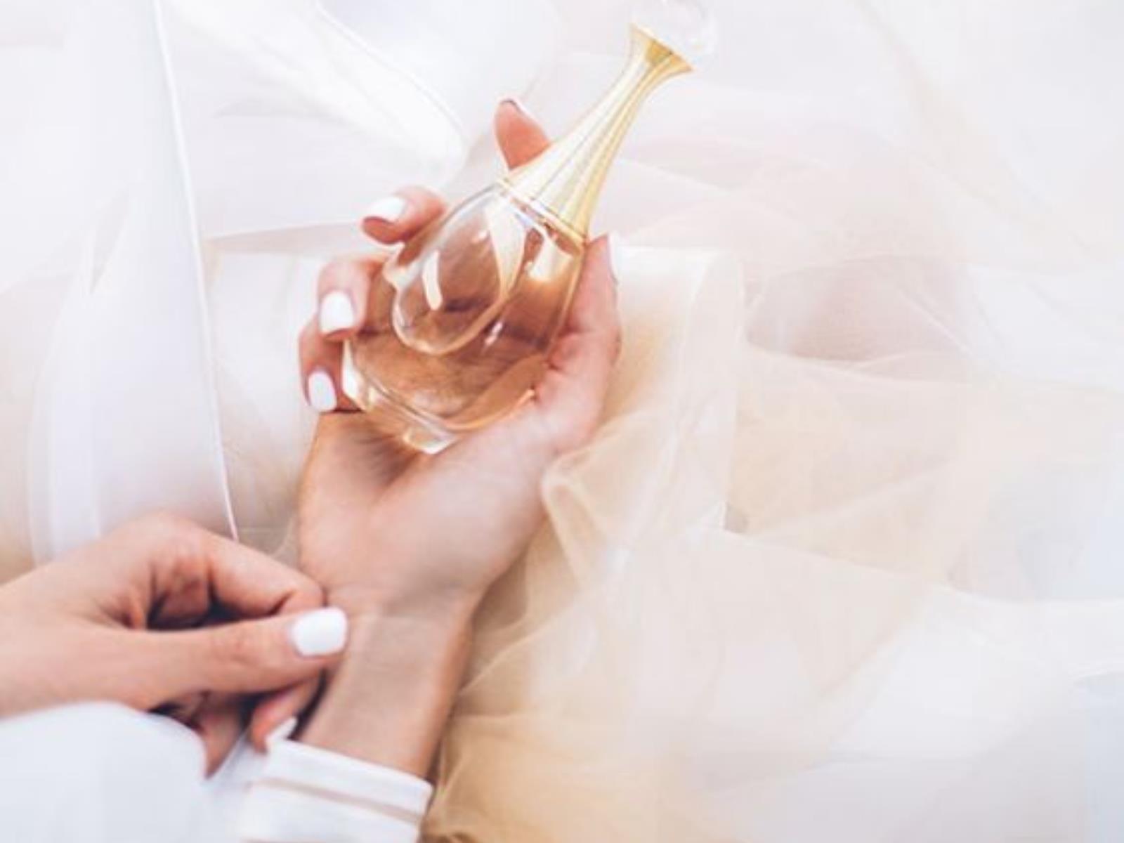 法式社交礼节:优雅的香水魅力,来自每个女人都有属于自己的味道 内容图6 女神网-大潮社TV实时追踪属于女人新资讯的综合网站! FotoJet - 2019-05-22T175254.457.jpg