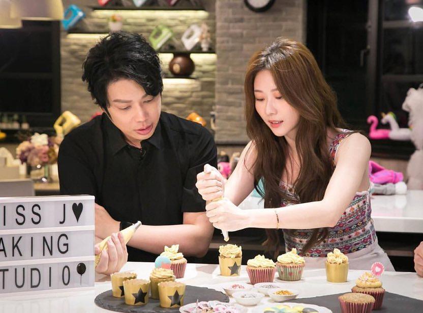 “人都会老,但心态可不能老!”张景岚靠这 5 招保养,就算素颜也像女大生! 内容图5 女神网-大潮社TV实时追踪属于女人新资讯的综合网站! “人都会老,但心态可不能老!”张景岚靠这 5 招保养,就算素颜也像女大生! 彩妆保养 图5张