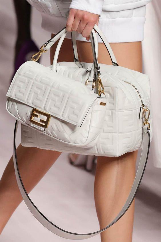 2019 不败包款!选择质感“金扣”,集结时尚美丽与俐落大方 内容图11 女神网-大潮社TV实时追踪属于女人新资讯的综合网站! 2019 不败包款!选择质感“金扣”,集结时尚美丽与俐落大方 最新 图11张