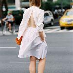 夏天如何穿白衬衫怎么穿才有型?反着穿露美背才性感! 内容图5 女神网-大潮社TV实时追踪属于女人新资讯的综合网站! 夏天如何穿白衬衫怎么穿才有型?反着穿露美背才性感! 最新 图5张