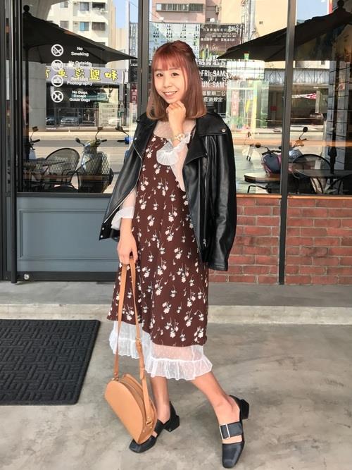 “花”现藏不住的春意!复古碎花春装的减龄穿搭术 内容图6 女神网-大潮社TV实时追踪属于女人新资讯的综合网站! 20170501023225758_500.jpg