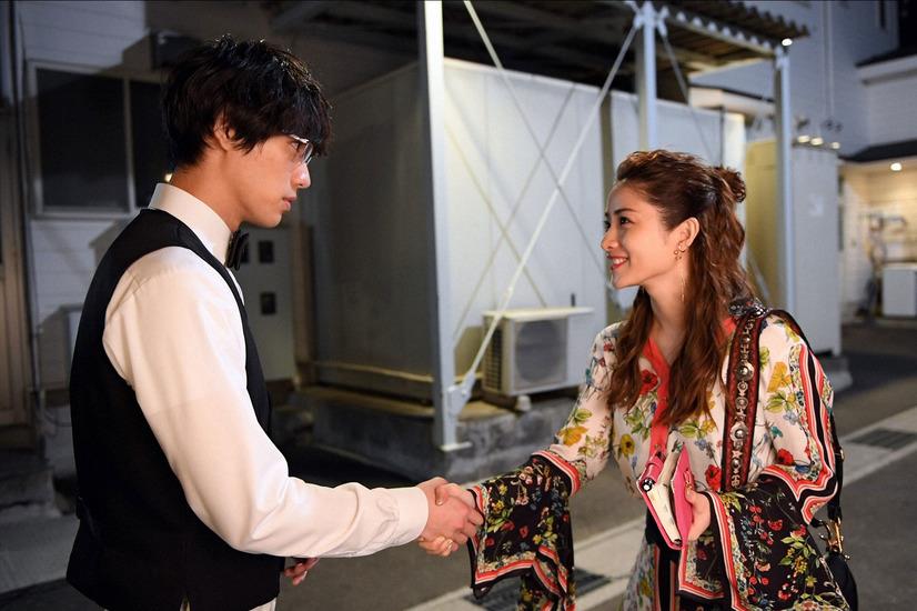 日剧时装女王石原聪美新戏《女王的天堂餐厅》,用 Loewe、Kate Spade 穿出知性女人味 内容图5 女神网-大潮社TV实时追踪属于女人新资讯的综合网站! 日剧时装女王石原聪美新戏《女王的天堂餐厅》,用 Loewe、Kate Spade 穿出知性女人味 最新 图5张