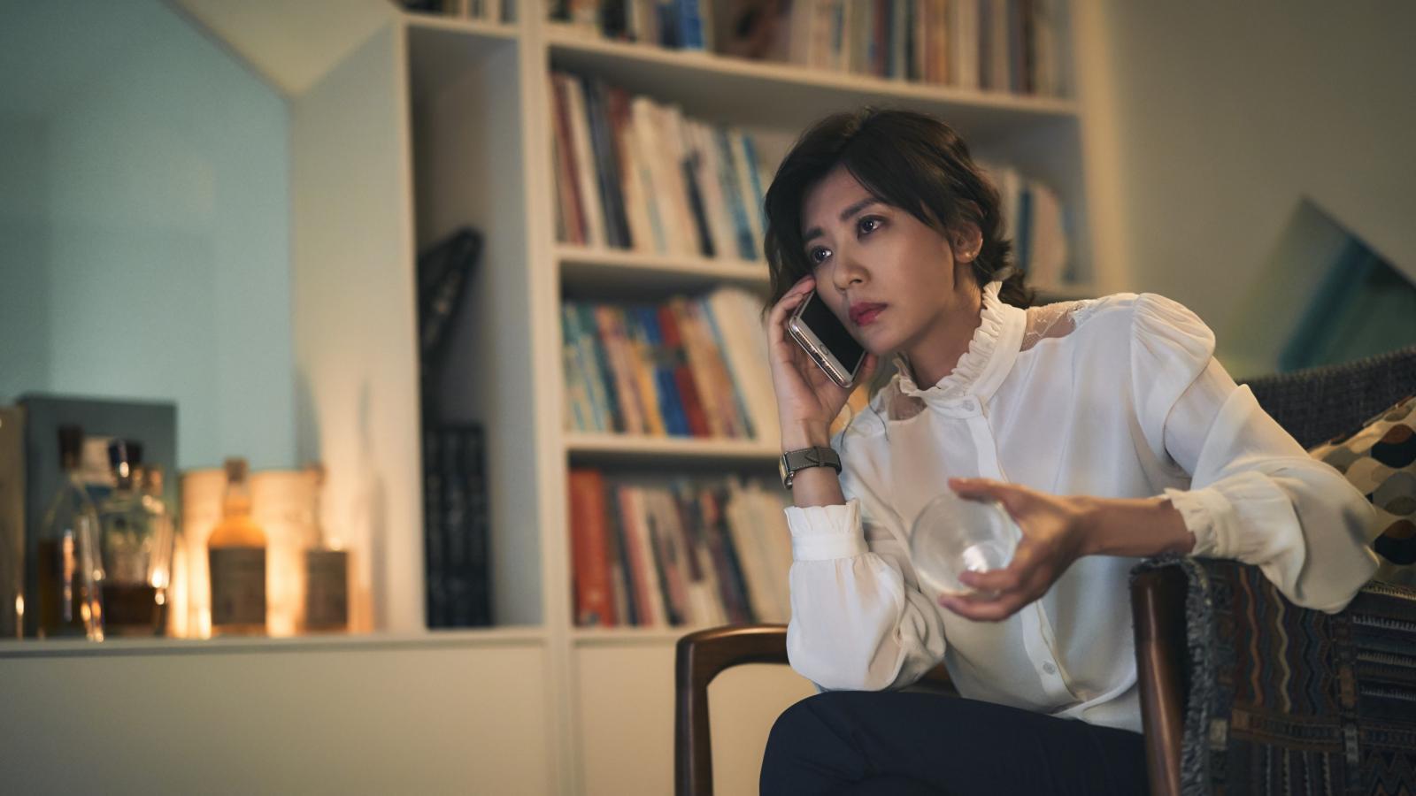 《与恶》女神乔安姐的“白衬衫”高质感穿搭术,以及最爱私服大公开! 内容图2 女神网-大潮社TV实时追踪属于女人新资讯的综合网站! 180420F__003(2).jpg