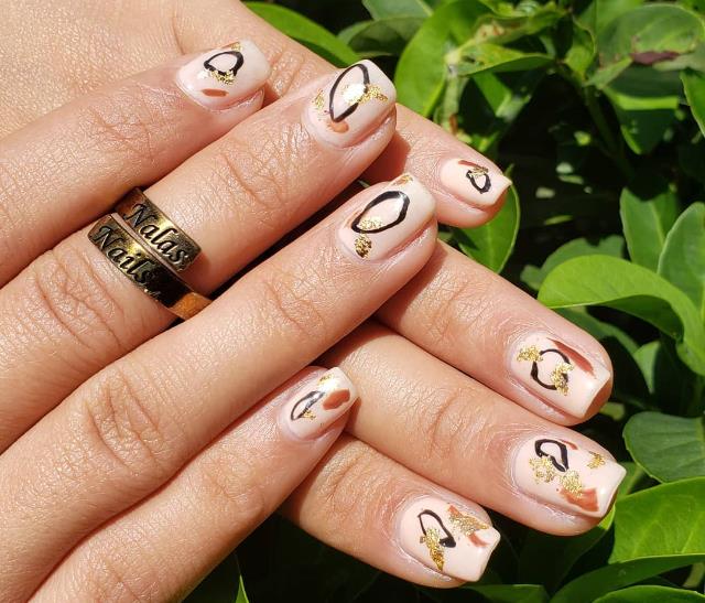 2020 秋冬美甲趋势!光疗指彩太单调,来点琥珀、油画感最,让 3D 造型营造立体小巧思 内容图6 女神网-大潮社TV实时追踪属于女人新资讯的综合网站! 2020 秋冬美甲趋势!光疗指彩太单调,来点琥珀、油画感最,让 3D 造型营造立体小巧思 最新 图6张