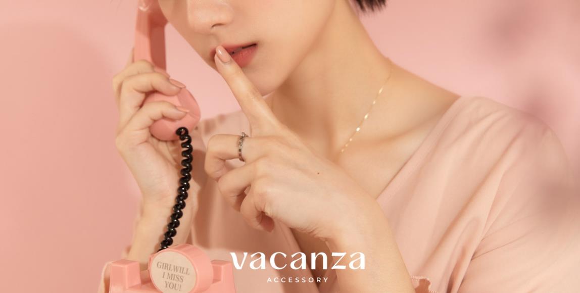 情人节浪漫礼物推荐:注入悄悄密语,女人送自己疗愈饰品、伴侣专属的默契 内容图1 女神网-大潮社TV实时追踪属于女人新资讯的综合网站! 情人节浪漫礼物推荐:注入悄悄密语,女人送自己疗愈饰品、伴侣专属的默契 最新 图1张