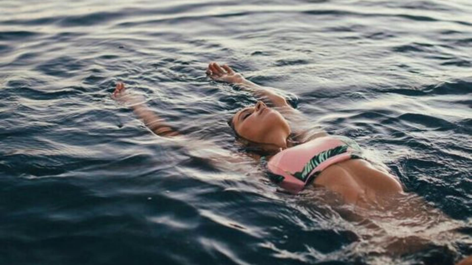 你有多久没有看看镜中的自己?那些情绪,真的只是习惯、麻痹了吗? 内容图4 女神网-大潮社TV实时追踪属于女人新资讯的综合网站! FotoJet (5).jpg