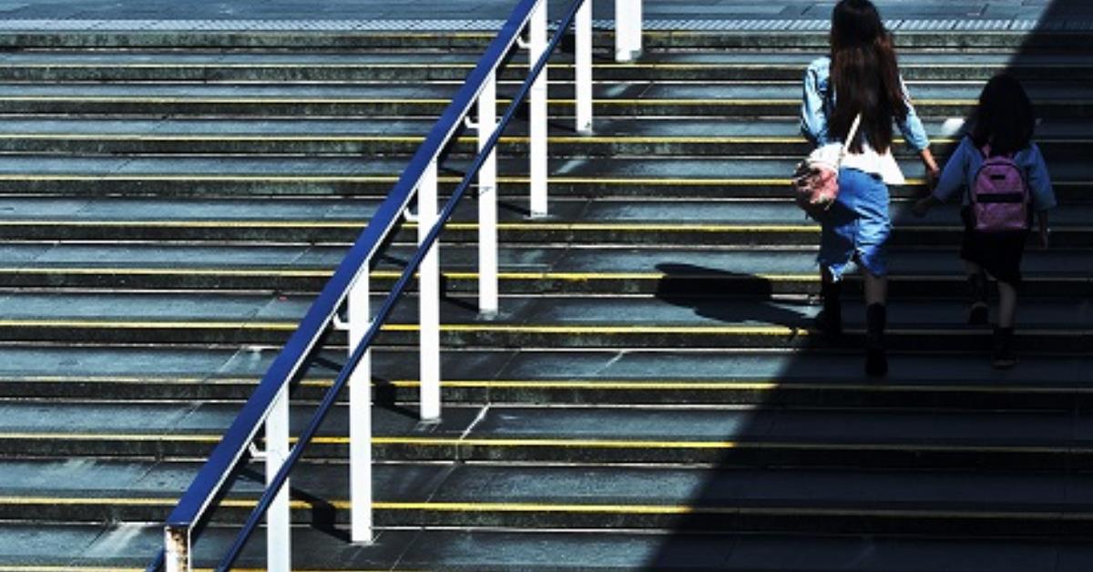 为了不让女儿复制阴郁人生,这位母亲离开这段隐忍 20 年的婚姻 内容图1 女神网-大潮社TV实时追踪属于女人新资讯的综合网站! 为了不让女儿复制阴郁人生,这位母亲离开这段隐忍 20 年的婚姻 女人心事 图1张