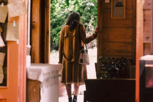 怨怼、愤怒来自于你的期待：明白某些“人之常情”后，对自己仁慈便不再是难事