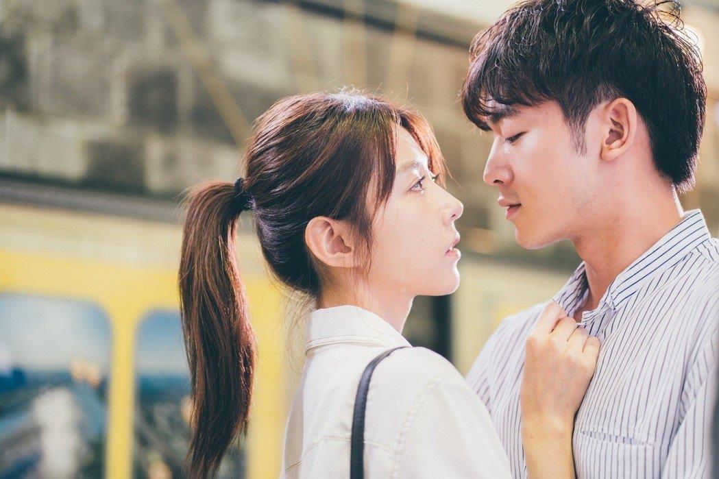 “友达以上,恋人未满。”朋友转为情人困难吗?剖析 3 个关键厘清彼此对关系的定义 内容图3 女神网-大潮社TV实时追踪属于女人新资讯的综合网站! “友达以上,恋人未满。”朋友转为情人困难吗?剖析 3 个关键厘清彼此对关系的定义 女人心事 图3张