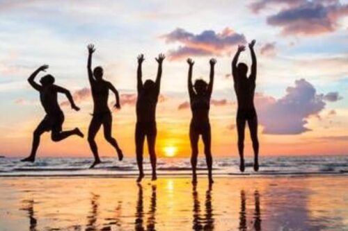 抬首回望，才发现自己在眨眼间成为“大人”：愿随青春流逝，我们依然拥有初心不变